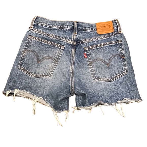 NWOT Levis Wedgie Fit Denim Jean Short Cutoff Raw Hem Distressed Womens Size 27 - Picture 12 of 12